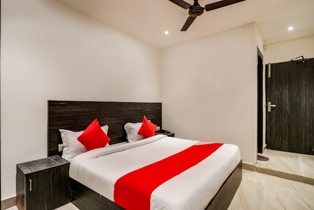 OYO Hotel Blue Diamond photo 2