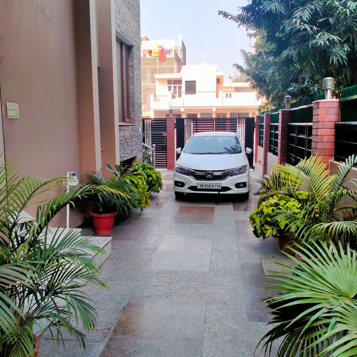 Happy home residency guest house, Greater Noida