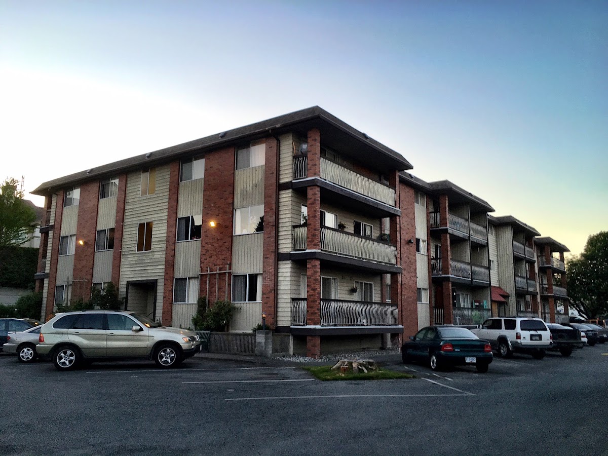 Chestnut Court Apartments