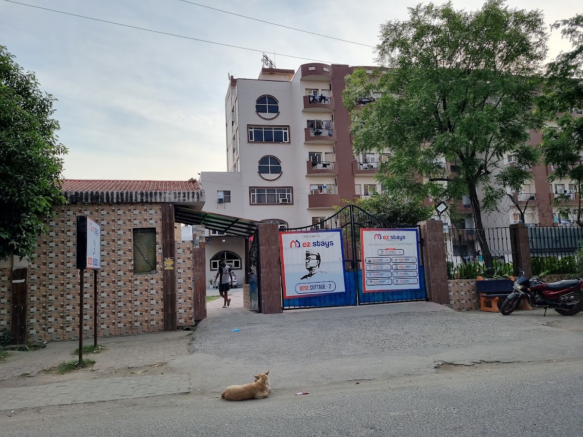 Ezstays - Einstein House for Boys