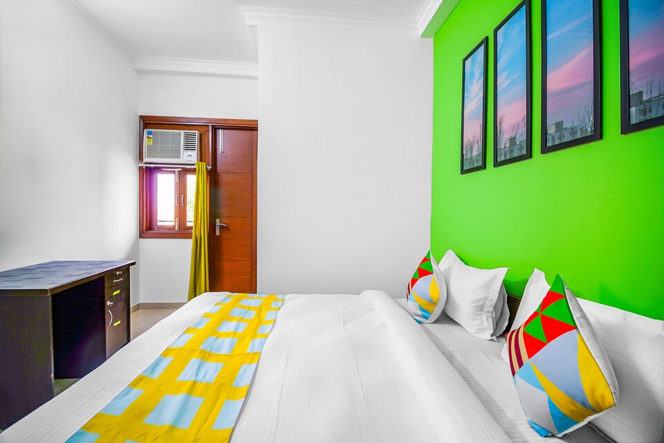 OYO 35789 Cozy Stay BLK Hospital