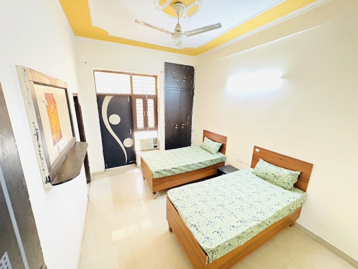 Noida pg photo 1