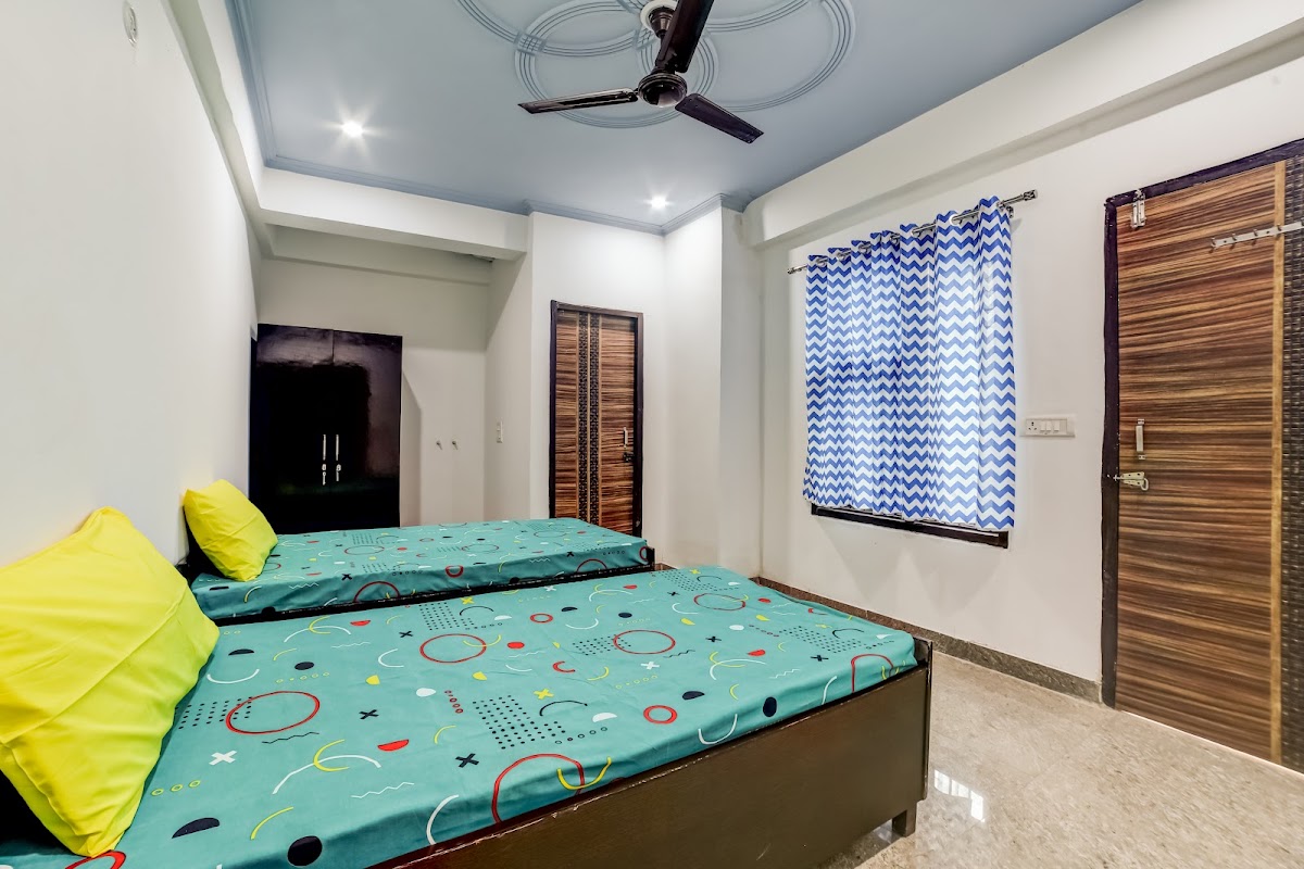 Zolo Mantra PG in Mamura Noida photo 2