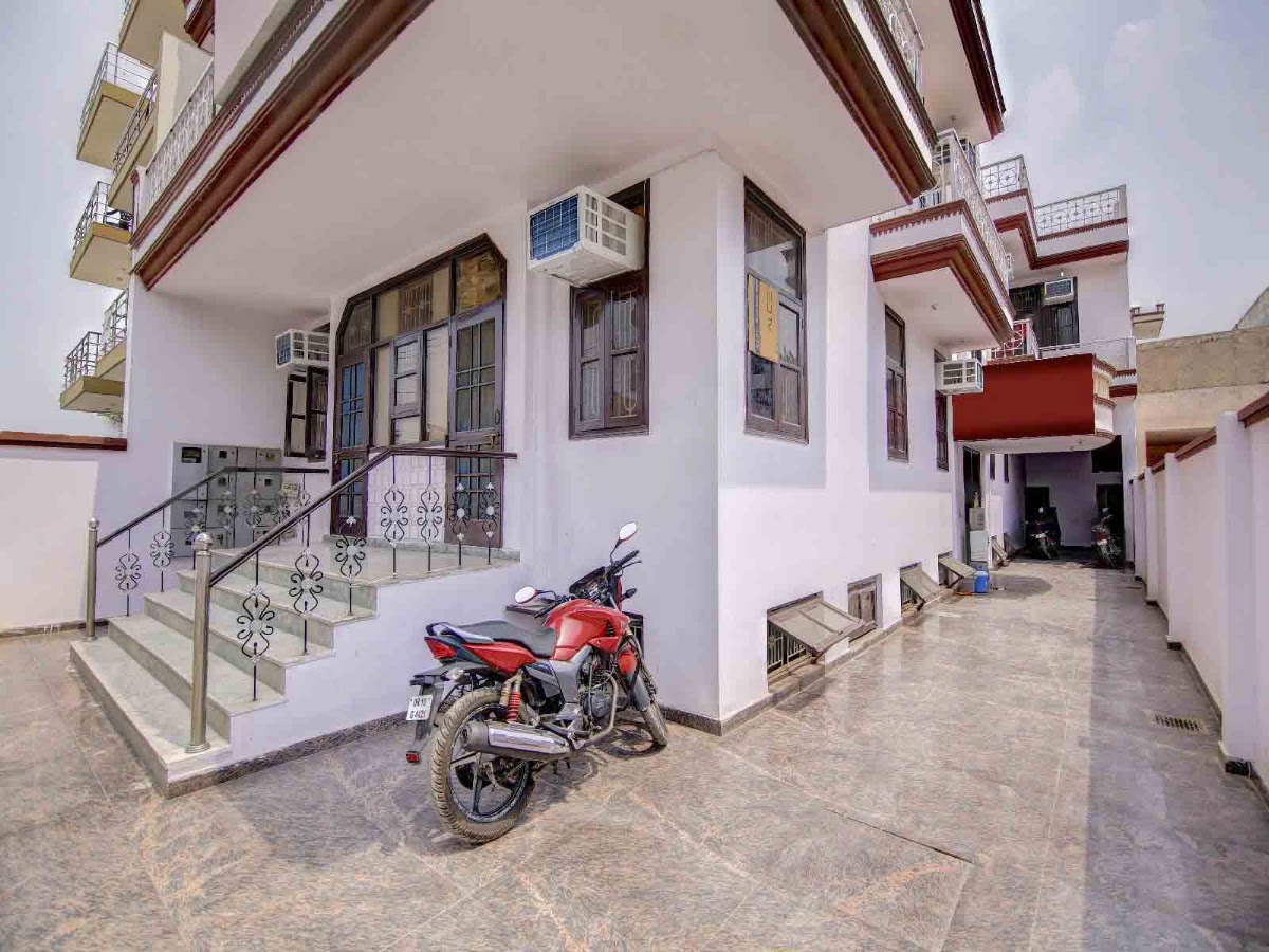 Zolo Sparsh PG in Sector 66 Noida photo 1