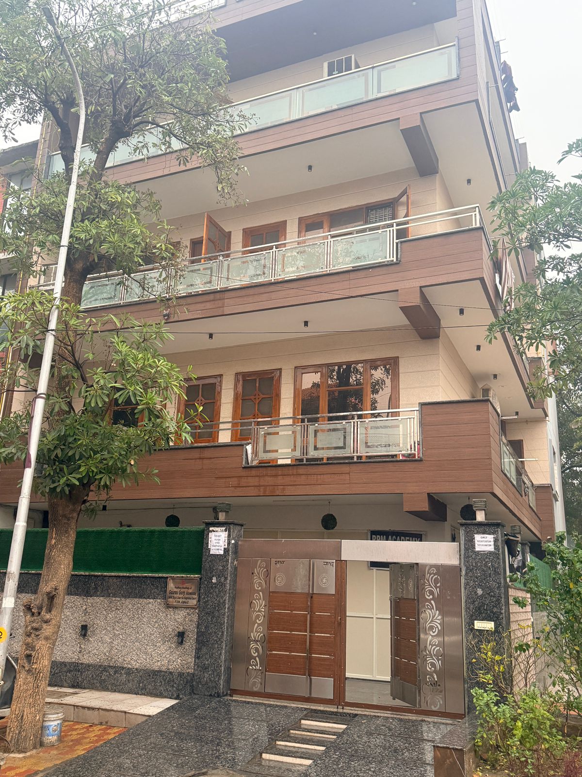 NOIDA DREAMHOUSE LUXURY PG FOR GIRLS