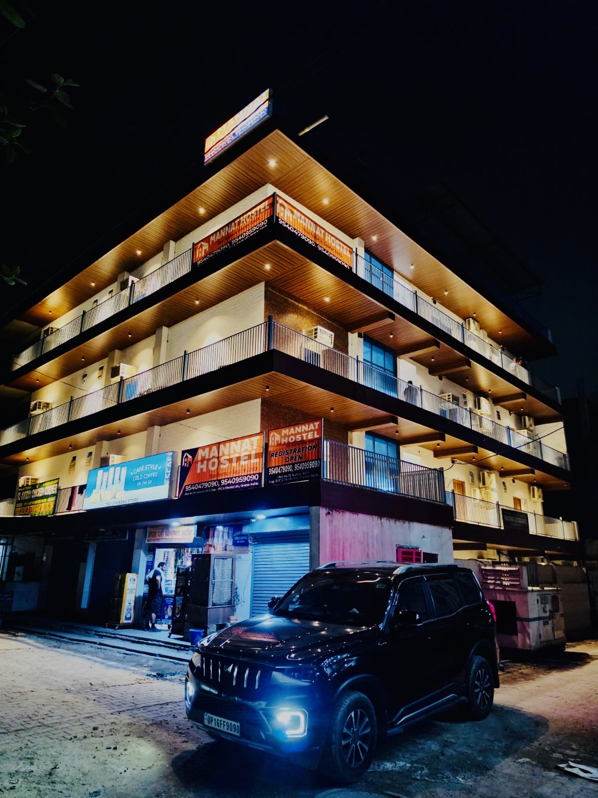 Mannat Hostel - Best boy's Hostel in Greater Noida