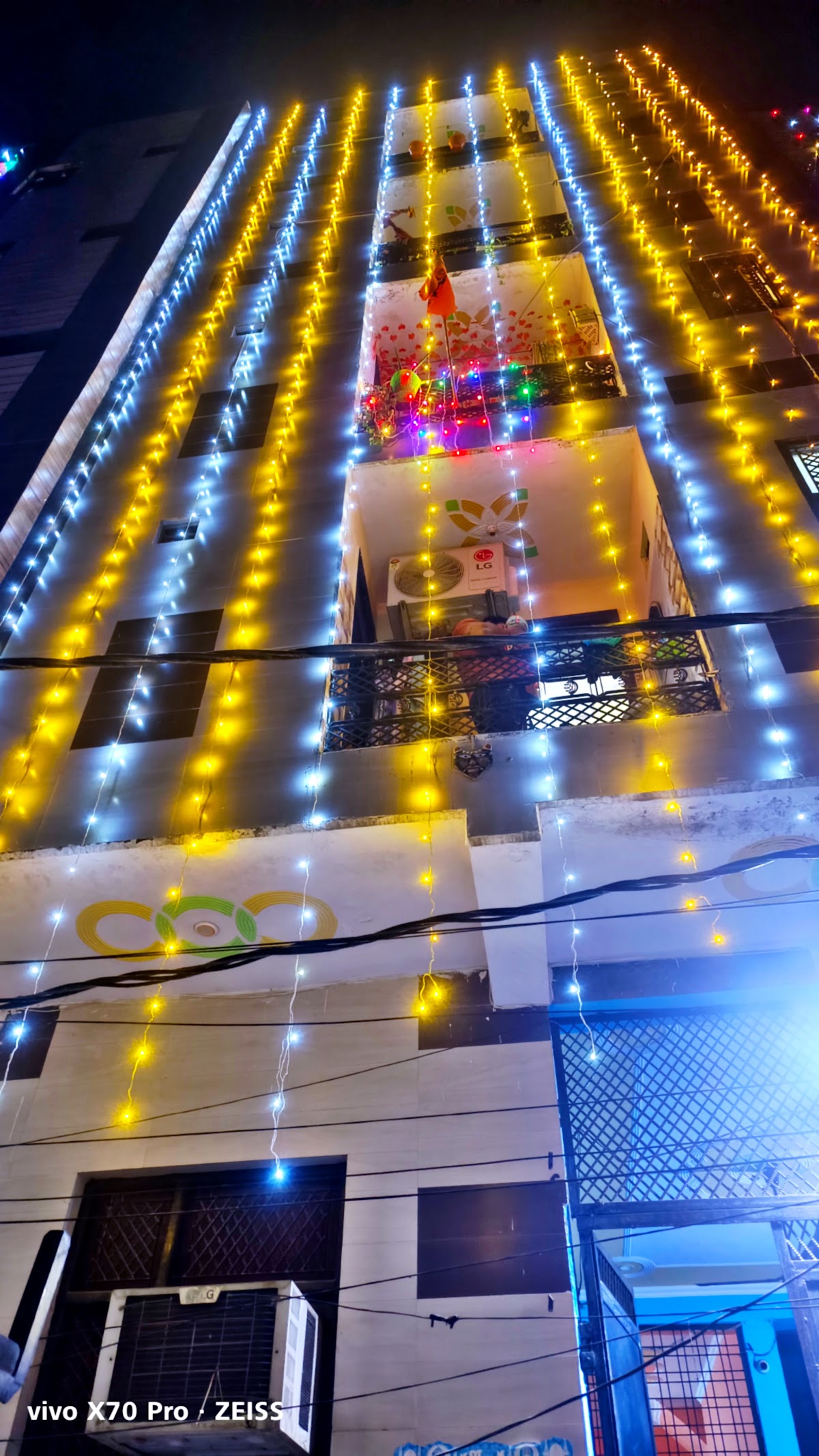 Room on rent in khora colony Noida sec 62