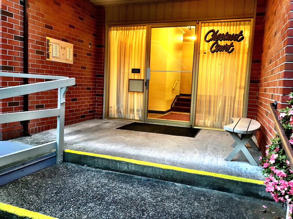 Chestnut Court Apartments photo 2